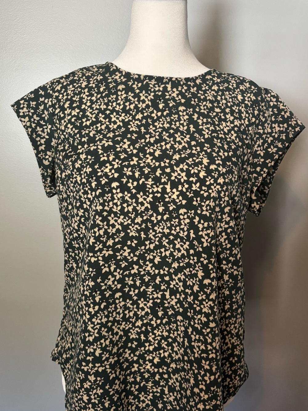 Women’s Forest Green Floral Cap-Sleeve Blouse